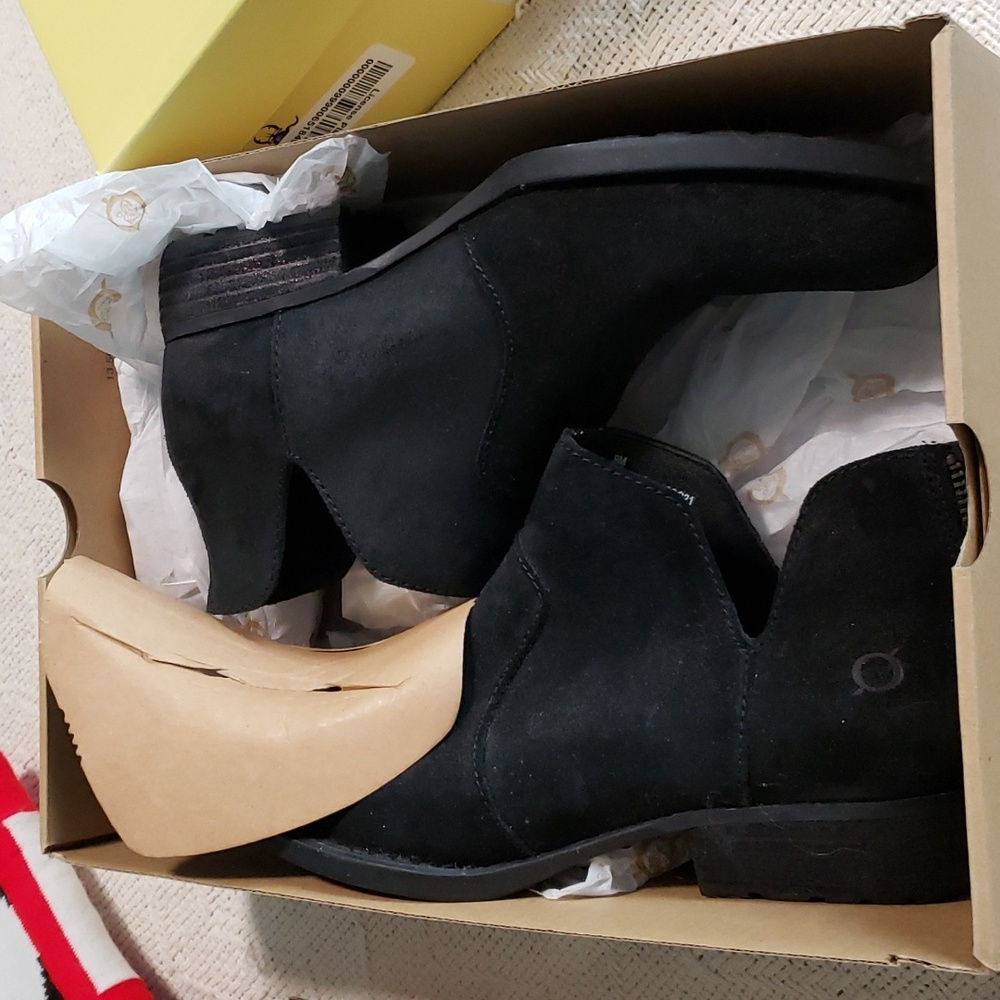 Born size 9 - 40.5 - black distressed kerri bootie